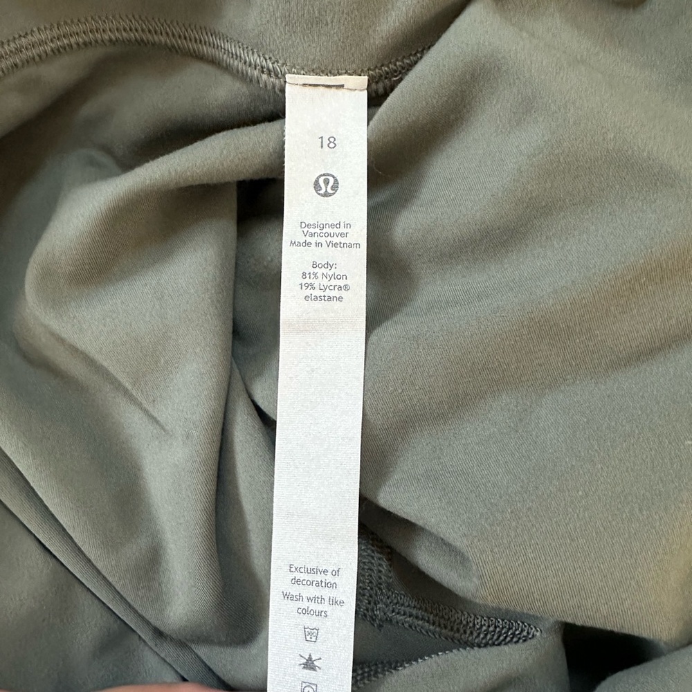 Lululemon Olive Green bike shorts sz 18 5in inseam - Picture 2 of 3